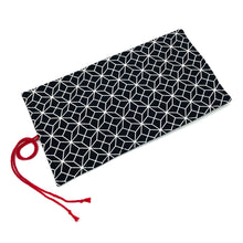 Φόρτωση εικόνας στο εργαλείο προβολής Συλλογής, Χειροποίητη Waldorf κασετίνα από βαμβακερά υφάσματα σε ύφασμα με ασπρόμαυρο γεωμετρικό σχέδιο