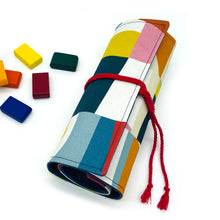 Φόρτωση εικόνας στο εργαλείο προβολής Συλλογής, Χειροποίητη Waldorf κασετίνα από βαμβακερά ύφασματα με θέμα Colorful Geometric