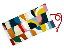 Φόρτωση εικόνας στο εργαλείο προβολής Συλλογής, Χειροποίητη Waldorf κασετίνα από βαμβακερά ύφασματα με θέμα Colorful Geometric