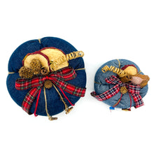 Φόρτωση εικόνας στο εργαλείο προβολής Συλλογής, Χειροποίητες κολοκύθες γούρια από τζιν ύφασμα σε δύο αποχρώσεις του μπλε