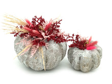 Φόρτωση εικόνας στο εργαλείο προβολής Συλλογής, Σετ χειροποίητες κολοκύθες με εφέ πέτρας, διακοσμημένες με αποξηραμένα και τεχνητά λουλούδια.