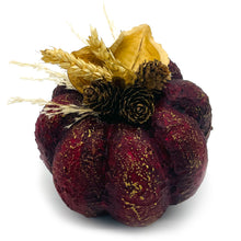 Φόρτωση εικόνας στο εργαλείο προβολής Συλλογής, Χειροποίητη κολοκύθα με εφέ πέτρας σε μπορντώ χρώμα, διακοσμημένη με αποξηραμένα και τεχνητά λουλούδια.