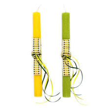 Φόρτωση εικόνας στο εργαλείο προβολής Συλλογής, Πασχαλινή χειροποίητη λαμπάδα με μπρελόκ από υφαντό ιμάντα σε δύο χρωματικούς συνδυασμούς