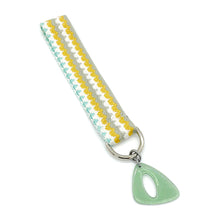 Φόρτωση εικόνας στο εργαλείο προβολής Συλλογής, Χειροποίητο μπρελόκ χειρός από υφαντό ιμάντα, μεταλλικό κρίκο και plexi glass διακοσμητικό στοιχείο.