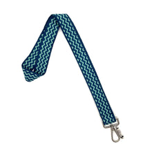 Φόρτωση εικόνας στο εργαλείο προβολής Συλλογής, Χειροποίητο μπρελόκ λαιμού από υφαντό ιμάντα, μεταλλικό γάντζο και διακοσμητικό στοιχείο σφυρίχτρα.