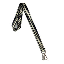 Φόρτωση εικόνας στο εργαλείο προβολής Συλλογής, Χειροποίητο μπρελόκ λαιμού από υφαντό ιμάντα, μεταλλικό γάντζο και διακοσμητικό στοιχείο σφυρίχτρα.