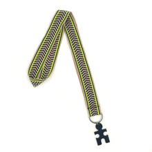 Φόρτωση εικόνας στο εργαλείο προβολής Συλλογής, Χειροποίητο μπρελόκ από υφαντό ιμάντα φάρδους 2,5cm, μεταλλικό κρίκο και plexiglass διακοσμητικό στοιχείο.