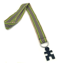 Φόρτωση εικόνας στο εργαλείο προβολής Συλλογής, Χειροποίητο μπρελόκ από υφαντό ιμάντα φάρδους 2,5cm, μεταλλικό κρίκο και plexiglass διακοσμητικό στοιχείο.