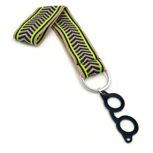 Φόρτωση εικόνας στο εργαλείο προβολής Συλλογής, Χειροποίητο μπρελόκ από υφαντό ιμάντα φάρδους 2,5cm, μεταλλικό κρίκο και plexiglass διακοσμητικό στοιχείο.