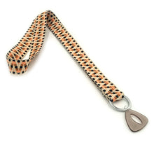 Φόρτωση εικόνας στο εργαλείο προβολής Συλλογής, Χειροποίητο μπρελόκ από υφαντό ιμάντα φάρδους 2,5cm, μεταλλικό κρίκο και ακρυλικό διακοσμητικό στοιχείο.