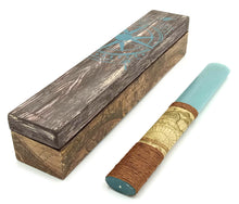 Φόρτωση εικόνας στο εργαλείο προβολής Συλλογής, Πασχαλινή χειροποίητη λαμπάδα με θέμα τα ταξίδια με ξύλινο κουτί αντίστοιχου θέματος.