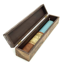 Φόρτωση εικόνας στο εργαλείο προβολής Συλλογής, Πασχαλινή χειροποίητη λαμπάδα με θέμα τα ταξίδια με ξύλινο κουτί αντίστοιχου θέματος.