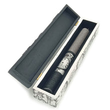 Φόρτωση εικόνας στο εργαλείο προβολής Συλλογής, Πασχαλινή χειροποίητη λαμπάδα με ξύλινο κουτί και θέμα την μηχανή του χρόνου.