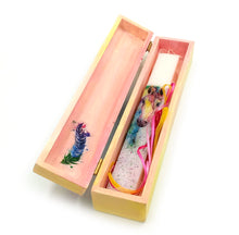 Φόρτωση εικόνας στο εργαλείο προβολής Συλλογής, Πασχαλινή χειροποίητη λαμπάδα για κορίτσι Άλογο με ξύλινο κουτί