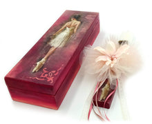 Φόρτωση εικόνας στο εργαλείο προβολής Συλλογής, Πασχαλινή χειροποίητη λαμπάδα για κορίτσι Μπαλαρίνα με ξύλινο κουτί