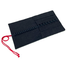 Φόρτωση εικόνας στο εργαλείο προβολής Συλλογής, Χειροποίητη Waldorf κασετίνα από βαμβακερά υφάσματα σε ύφασμα με ασπρόμαυρο γεωμετρικό σχέδιο
