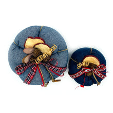 Φόρτωση εικόνας στο εργαλείο προβολής Συλλογής, Χειροποίητες κολοκύθες γούρια από τζιν ύφασμα σε δύο αποχρώσεις του μπλε
